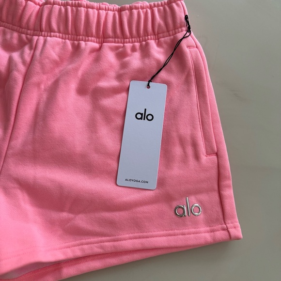 NWT ALO NEON BUBBLEGUM PINK ACCOLADE SHORTS - Picture 2 of 4